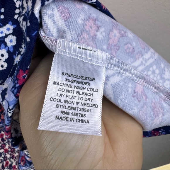 NWT Above & Beyond Women´s Blouse with Floral Desing Size L - Picture 10 of 11